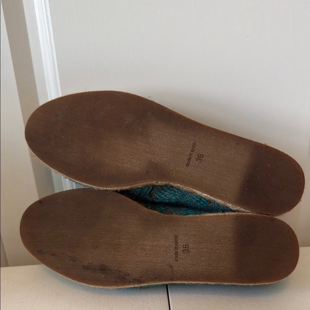 *MYMU ESPADRILLES TEAL & TAN WOVEN FLATS ( sz US 5 or Euro 36)